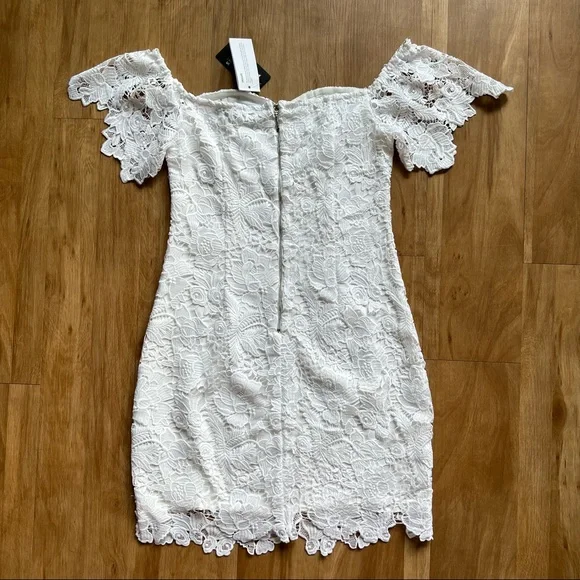 NWT GUESS off-shoulder dress - size 2 - Picture 14 of 16